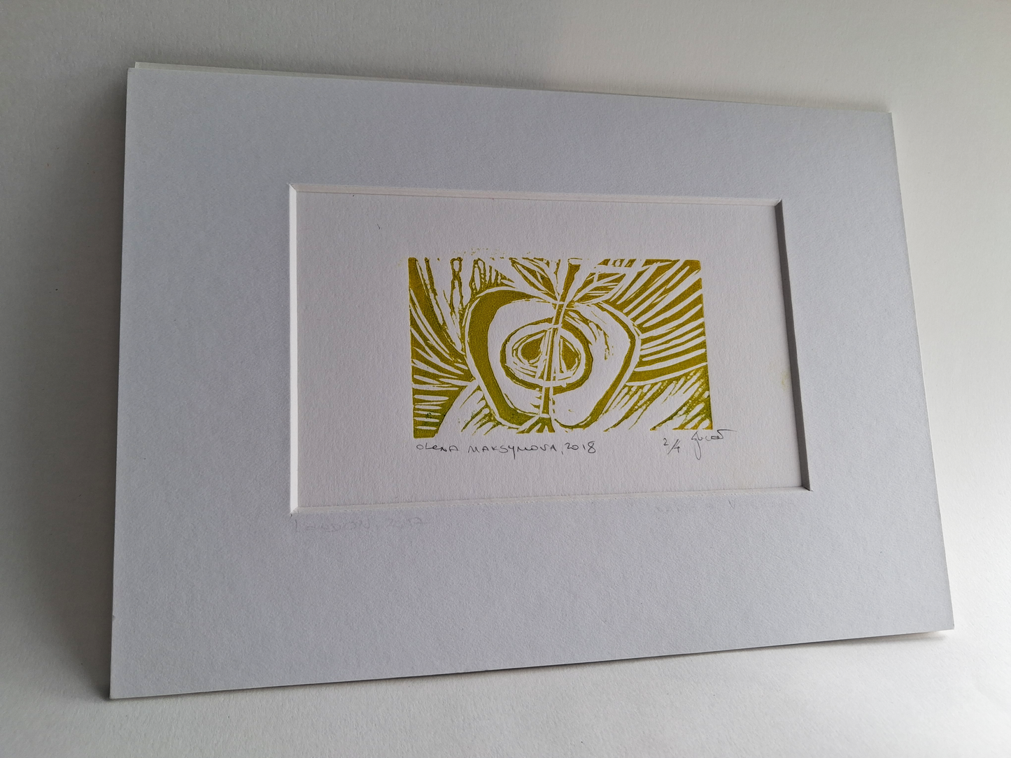 Original Linocut, "Apple" - Print, 2/4 Artist: Olena Maksymova Year: 2018